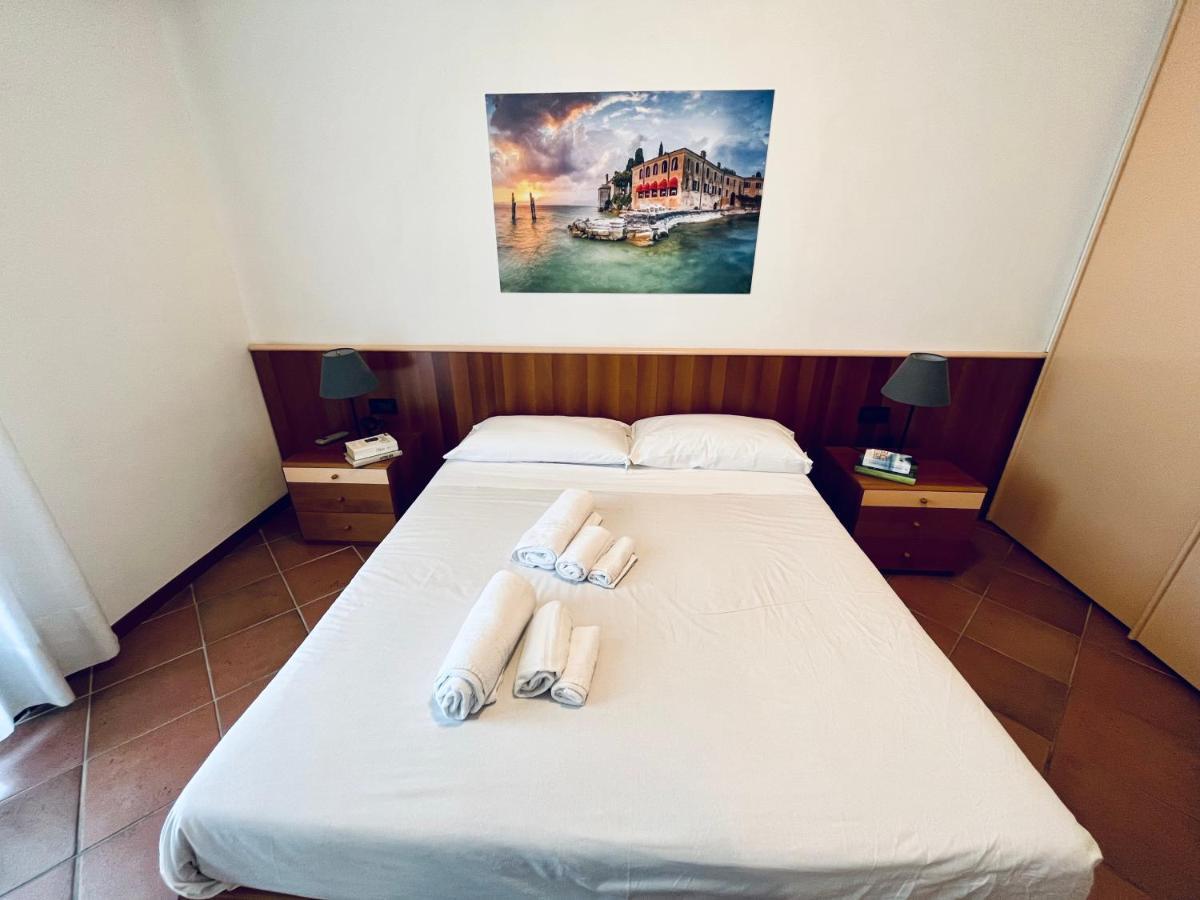 Residence Virgilio Sirmione Exteriör bild